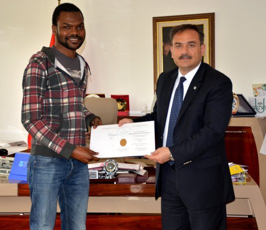 Nijeryalı Abdulsalam, Diplomasını Rektör Coşkun’dan aldı
