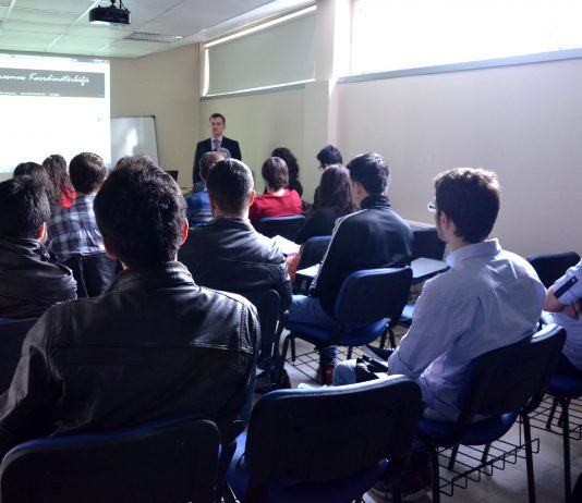 Erasmus Koordinatörlüğü AB Üniversitelerine Gidecek Öğrencileri Bilgilendirdi