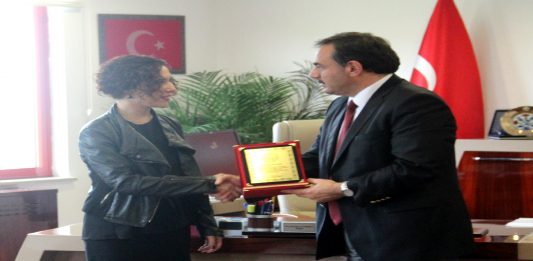 Rektör Coşkun, Resim Bölümü Öğrencilerini Tebrik Etti