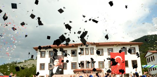 Mudurnu Süreyya Astarcı MYO’da Mezuniyet Heyecanı