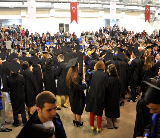 Gerede MYO Öğrencilerinin Mezuniyet Coşkusu…