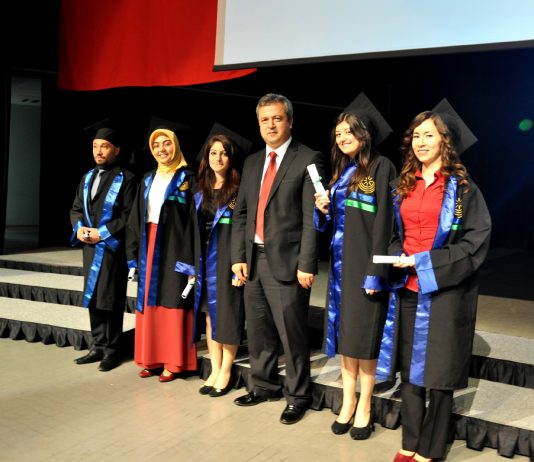 Eğitim Fakültesi de Mezunlarını Uğurladı