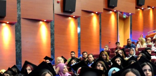 İİBF’de Mezuniyet Törenleri Sona Erdi