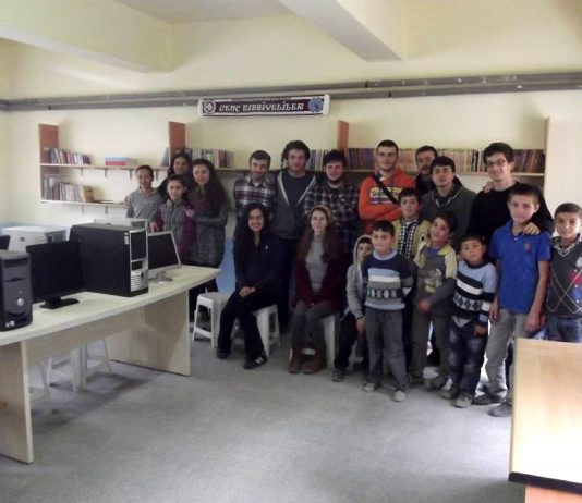 AİBÜ Öğrencileri Giresun’un Kızıltaş Köyü’ne Kütüphane Kurdu