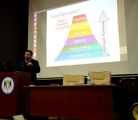 Genç Beyinler Topluluğu Yabancı Dil Problemine Dikkat Çekti