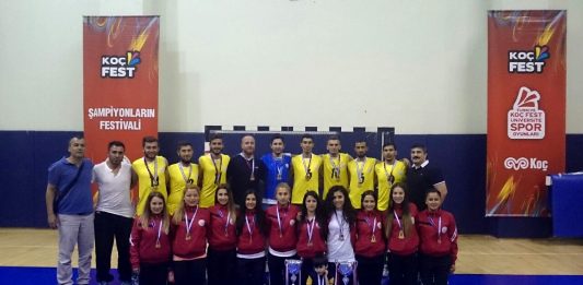 Hokey’de Çifte Başarı…