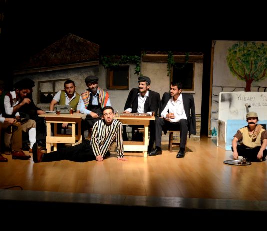 Öğrenciler, “Komşu Köyün Delisi” Oyununu Sahneledi