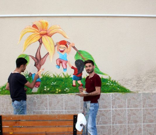 AİBÜ Öğrencileri Resimleriyle Okulları Süslüyor