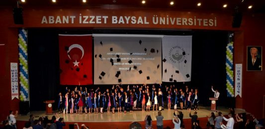 Fen Edebiyat Fakültesi’nde Mezuniyet Sevinci…