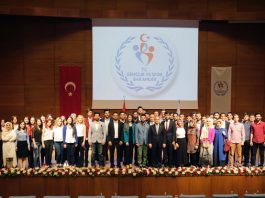 AİBÜ Öğrencilerinden Bakan Kılıç’a Anlamlı Hediye