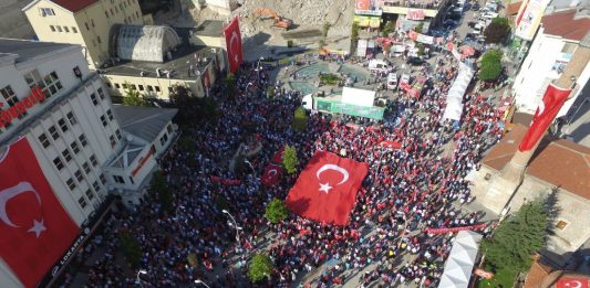 Zafer Demokrasinin Meydanlar Milletindir
