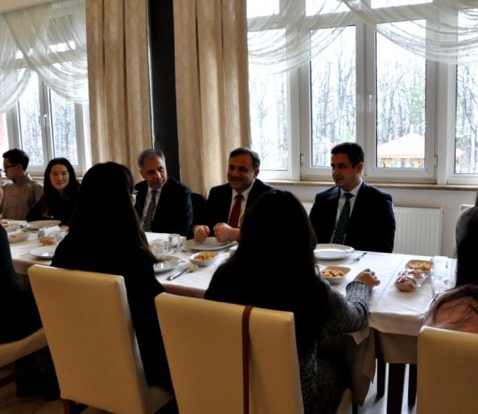 Rektörümüz, Moğolistan Devlet Üniversitesi’nden Konuk Öğrencileri Yemekte Ağırladı