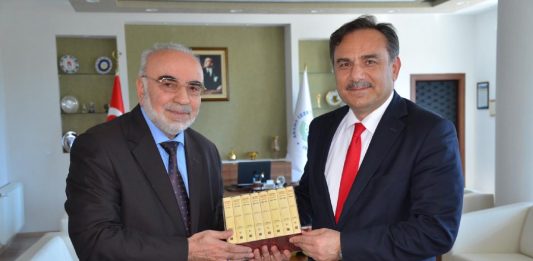 İSAM Başkanı Prof. Dr.Raşit Küçük’ten Rektör Coşkun’a Özel Teşekkür