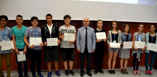 Üstün Yetenekli Öğrencilere Katılım Belgeleri Verildi