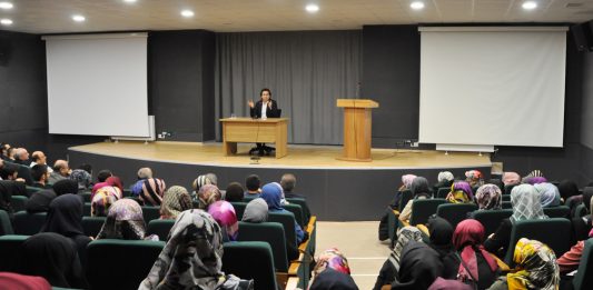 İlahiyat Fakültesi’nde Konferans…