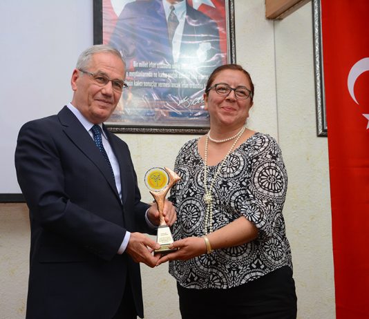 AİBÜ Öğretim Üyesine Bilim Hizmet Ödülü…