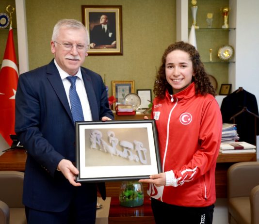 Olimpiyat Sporcumuz Ayşenur Duman, Rektör Alişarlı’yı Ziyaret Etti
