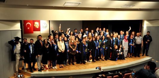 Rektör Yardımcısı Prof. Dr. Ayaz, Güzel Sanatlar Fakültesi Mezuniyet Törenine Katıldı