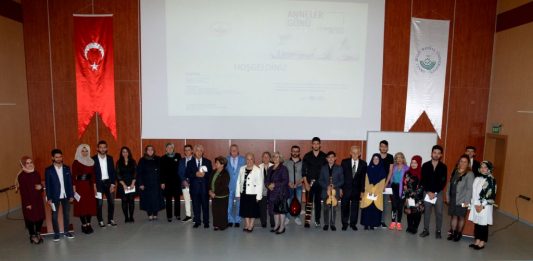 AİBÜ’de Anneler Günü Programı Düzenlendi