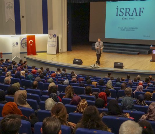 Doç. Dr. Şaban Karasakal, KYK’lı Öğrencilere “İsraf”ı Anlattı.