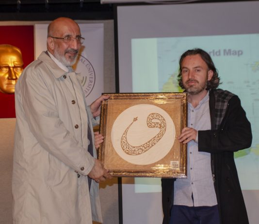 Gazeteci-Yazar Abdurrahman Dilipak, Genç İHH’nın Konferansında Konuştu