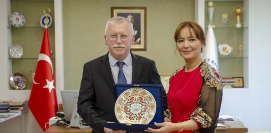 Kazakistan Turan Üniversitesi’nden Rektör Alişarlı’ya Ziyaret