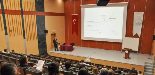 Üniversitemiz Öğretim Elemanlarına “Yükseköğretimde Kalite” Seminerleri Veriliyor