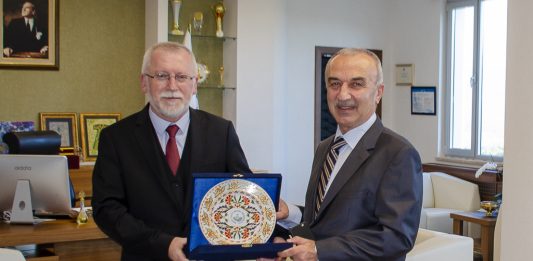 Atatürk Araştırma Merkezi Başkanı, Rektör Alişarlı’yı Ziyaret Etti
