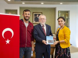 Rektör Alişarlı’ya Yeniçağa Kuş Cenneti Avifaunası Kitabının İlk Baskısı Hediye Edildi