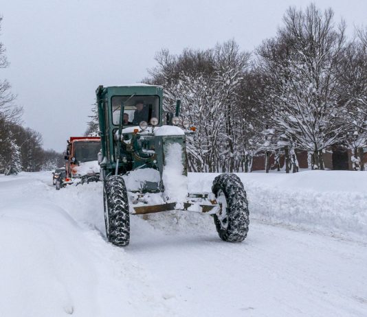 BAİBÜ’de Yoğun Karla Mücadele Mesaisi