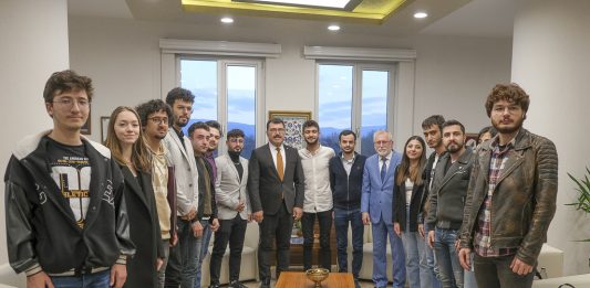 Ayvaz Elektromobil ekibi, TÜBİTAK Başkanı Prof. Dr. Hasan Mandal ve Rektör Alişarlı’yı Ziyaret Etti