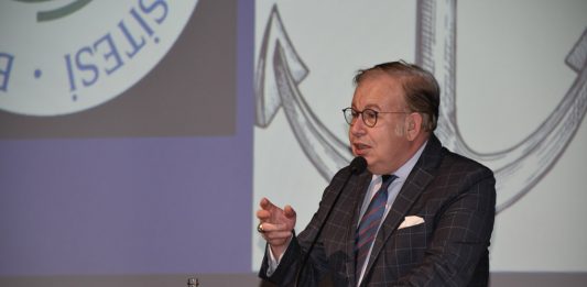 Müstafi Tümamiral Cihat Yaycı’dan BAİBÜ’de “Mavi Vatan” Konferansı