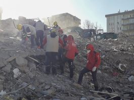 BAİBÜ’lü Öğrencimizin Ekibi Enkaz Altından Vatandaşlarımızı Kurtarmaya Devam Ediyor