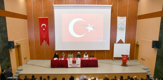 Vatana Adanmış Hayatlar adlı panel gerçekleştirildi