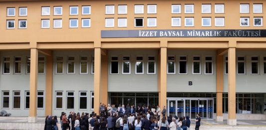 Rektör Alişarlı’dan Mimarlık öğrencilerine ziyaret
