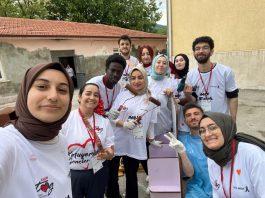 Toplum gönüllüleri, Taşradaki öğrencilere destek veriyor