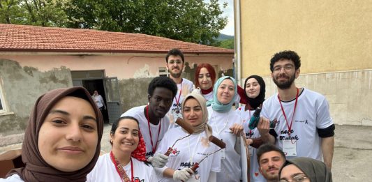 Toplum gönüllüleri, Taşradaki öğrencilere destek veriyor