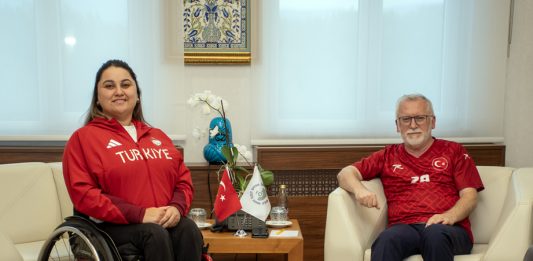 Milli sporcumuzdan Rektörümüze ziyaret