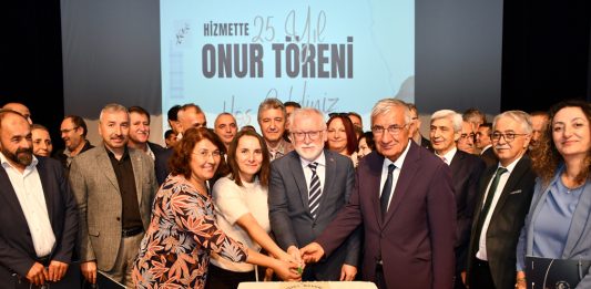 Çeyrek asrı deviren idari personelimize onur ödülü