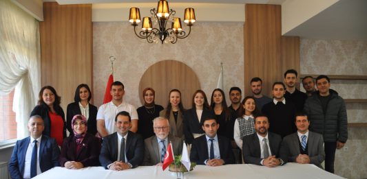 Rektör Alişarlı, kurgu duruşmayı başarıyla canlandıran öğrencilerimizi ağırladı