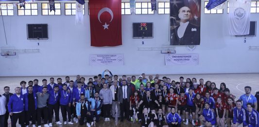 Üniversitemiz Ev Sahipliğinde Gerçekleşen Üniversitelerarası Futsal Turnuvası Sona Erdi