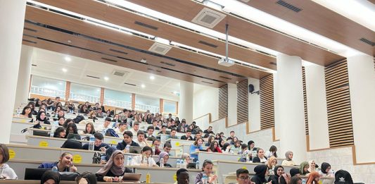 Gençlik Üniversitesi öğrencileri, fakülte ve bölümleri tanıyor