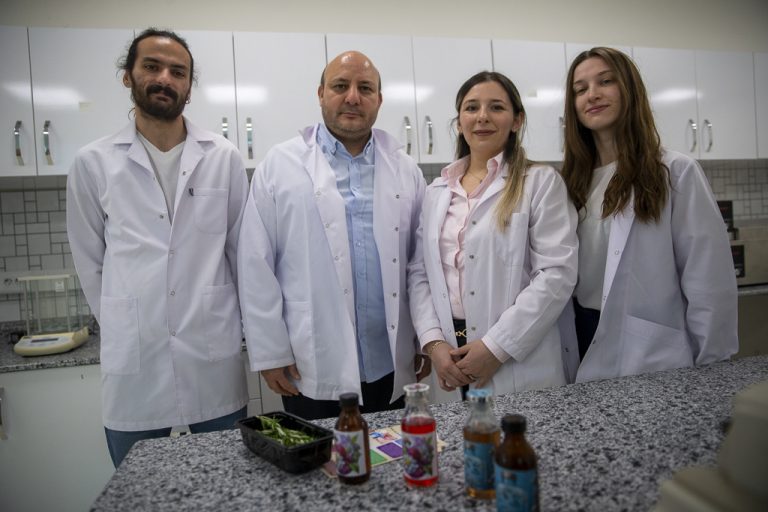 Üniversitemiz akademisyenleri bor madeni ve biberiye özünden ağız bakım suyu geliştirdi