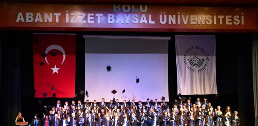 Mimarlık Fakültesinde Mezuniyet Coşkusu