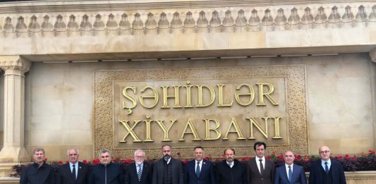 Rektör Alişarlı’dan, Türk Şehitliği, Şehitler Hiyabanı ve Aliyev’in mezarına vefa ziyareti