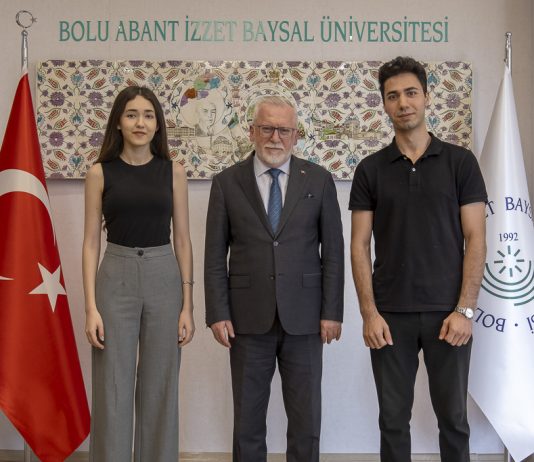 İBV Ödül Töreninde müzik dinletisi sunan öğrencilerimize Rektörümüzden teşekkür