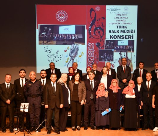 İzzet Baysal Huzurevi sakinlerinden Türk Halk Müziği konseri