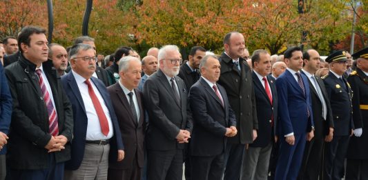 Cumhuriyet Bayramı Çelenk Sunma Töreni Gerçekleştirildi