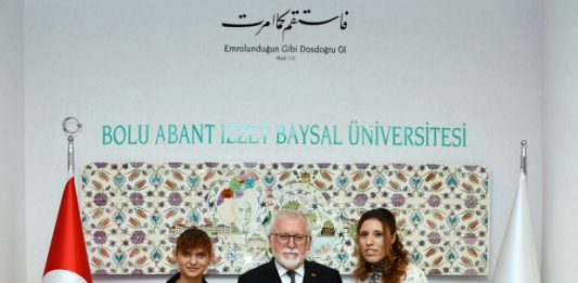 Üniversitemiz öğrencilerinden Rektörümüz Prof. Dr. Mustafa Alişarlı’ya ziyaret