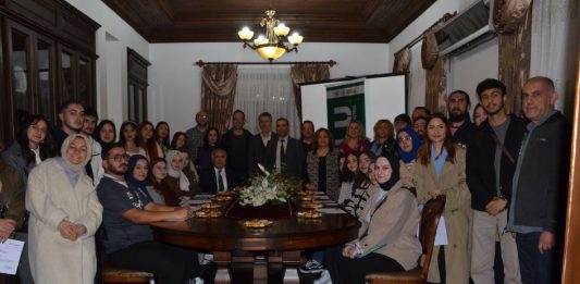 Sempozyum Görevlilerine Teşekkür Belgeleri Verildi